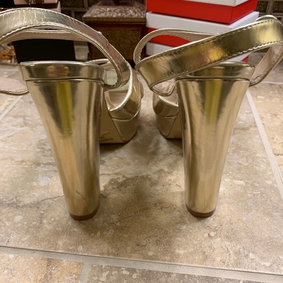 Gold heels - Picture 3 of 4